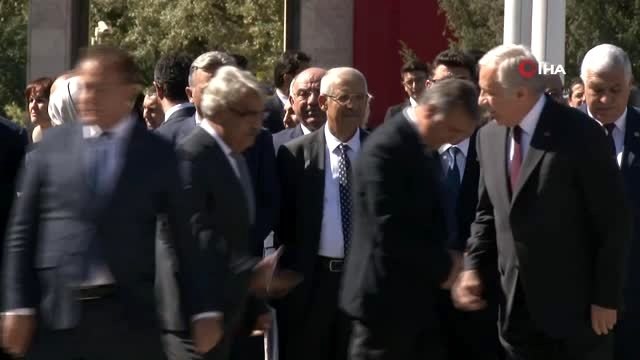 TBMM Başkanı Şentop, Atatürk Anıtı'na çelenk koydu