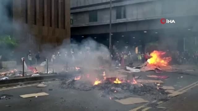 - Hong Kong'da protestocular Çin'in yıl dönümünde sokaklarda