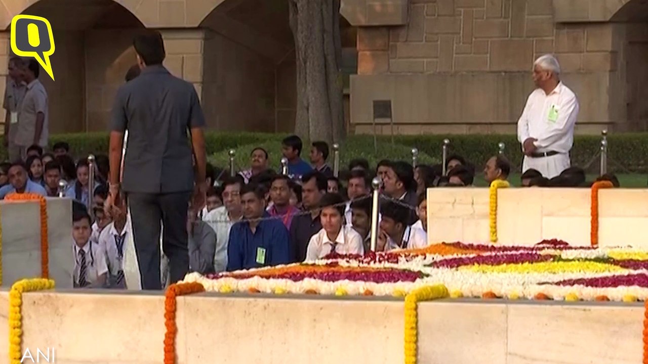 Gandhi At 150: Sonia and Manmohan Pay Tribute to Bapu at Rajghat