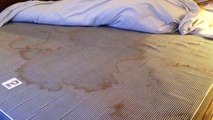 सफेद गद्दों से दाग-धब्बे,पेशाब और खून के दाग हटाने की जबरदस्त ट्रिक | How to clean Mattress |Boldsky