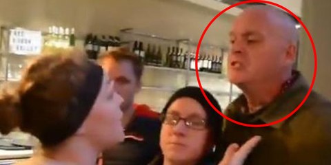 Este hombre 'le parte la cara' a una vegana que entró a protestar en una pizzería