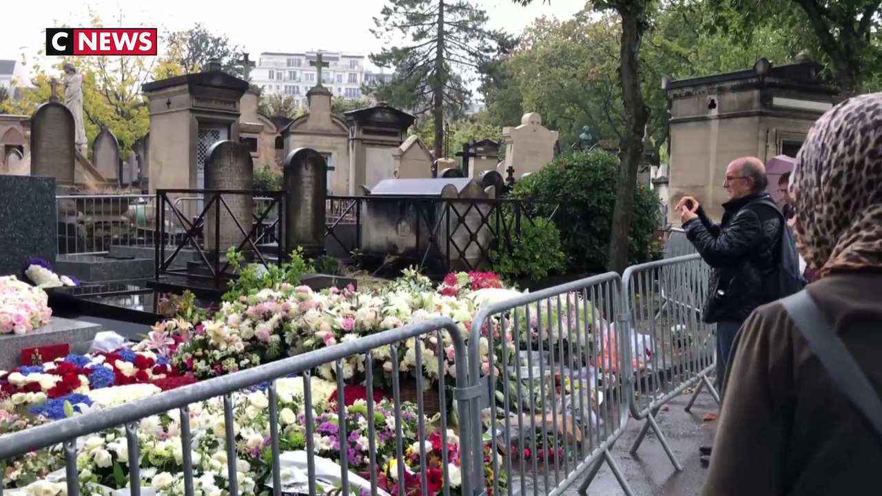 Des anonymes rendent un dernier hommage à Jacques Chirac au cimetière du Montparnasse