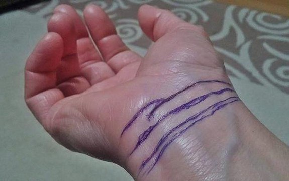 Voici ce que signifient les lignes présentes sur vos poignets