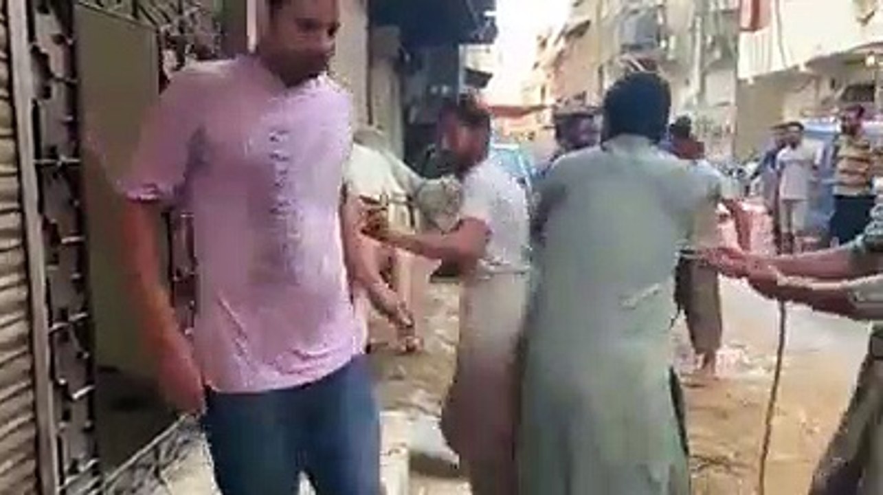 Cow Qurbani | Funny Compilation of Cow Running in Karachi Road | Eid Ul Adha 2018 & 2019