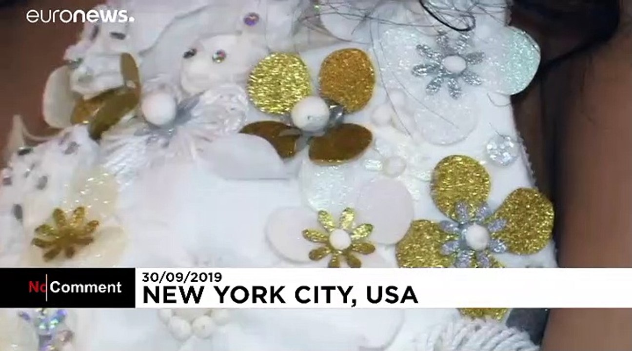 Ein Traum in weiß? Hochzeitskleider aus Klopapier