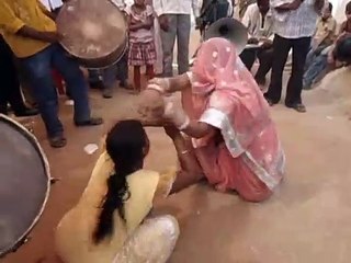 Introducing the dangerous snake dance of aunt