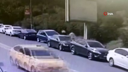 Otomobilin camını kırıp böyle hırsızlık yaptılar