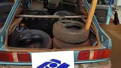 Receita Federal apreende veículo com 30 pneus no Guarujá