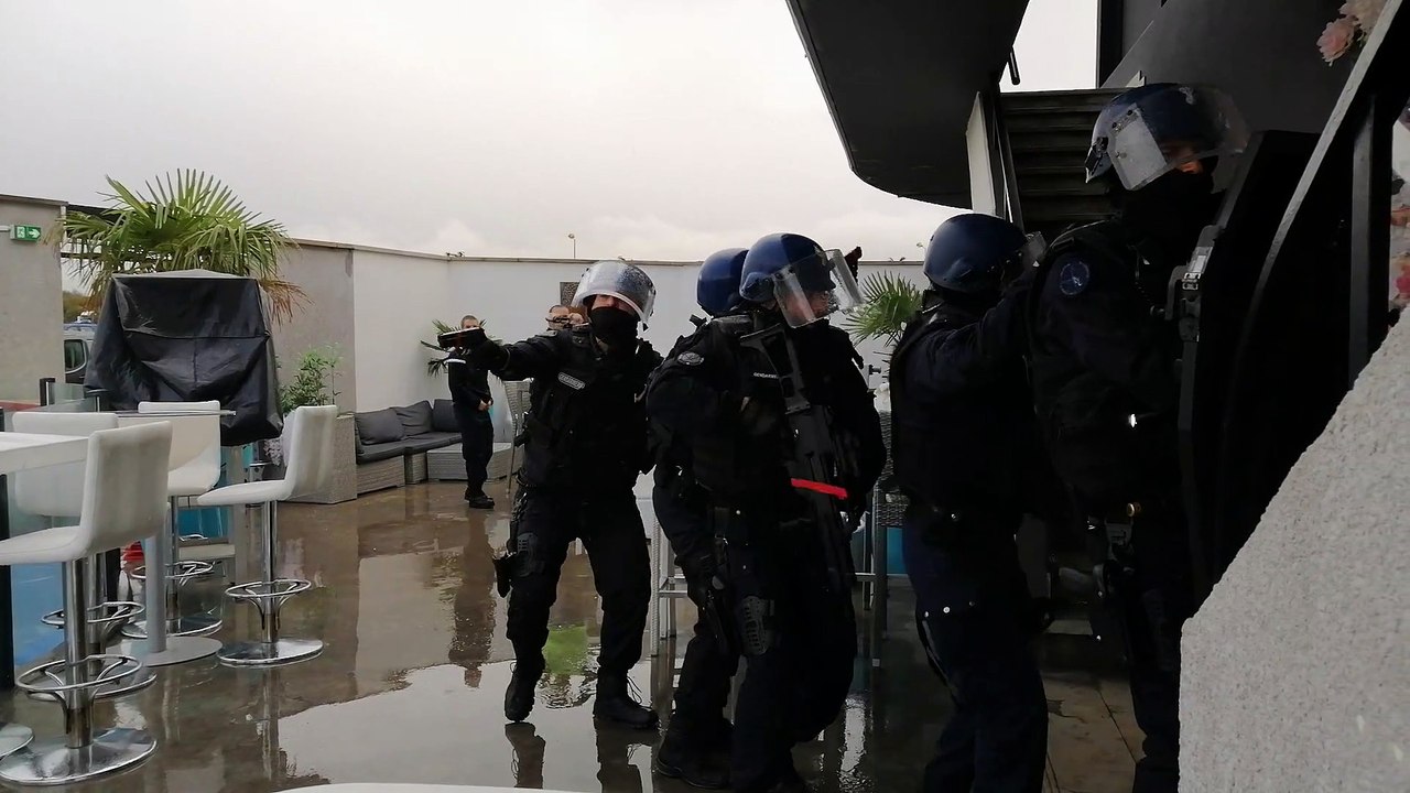 Corbas : l'assaut final des forces de gendarmerie lors de leur exercice antiterroriste