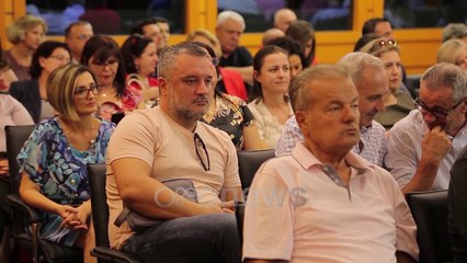 Ora News - Studentët të pakënaqur, sondazhi: 52% e tyre pritshmëri të paplotësuara