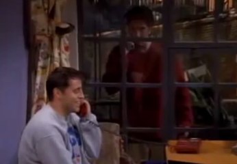 Friends - Escena eliminada de Joey llamando por teléfono