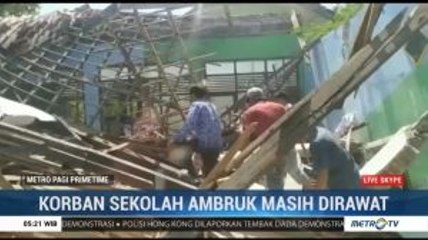 Sekolah di Plumbon Cirebon Ambruk, Belasan Siswa Dilarikan ke RS