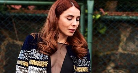 Güzel oyuncu Fettahoğlu, tuvalette poz verdi