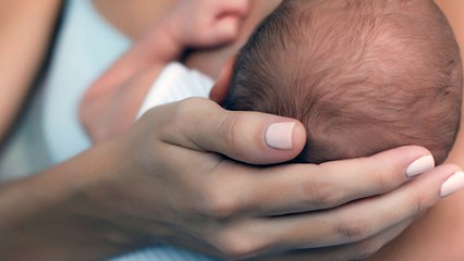 Six Women Help a Breastfeeding Mom In Need