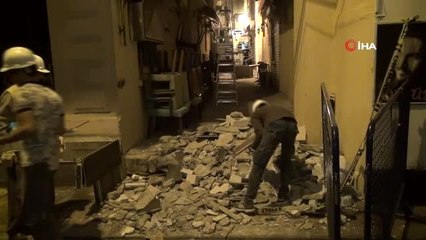 Beyoğlu'nda çökme tehlikesi sebebiyle boşaltılan tarihi binanın kolonları güçlendirildi