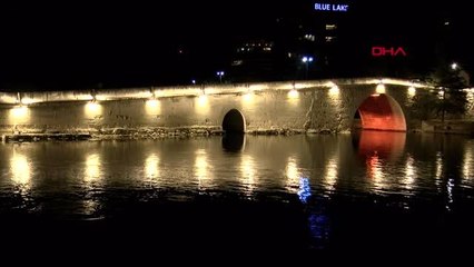 Küçükçekmece gölü'nde "su samuru" heyecanı devam ediyor