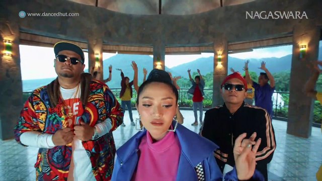 Siti Badriah - Sandiwaramu Luar Biasa feat. RPH & Donall (Official Music Video NAGASWARA) #music