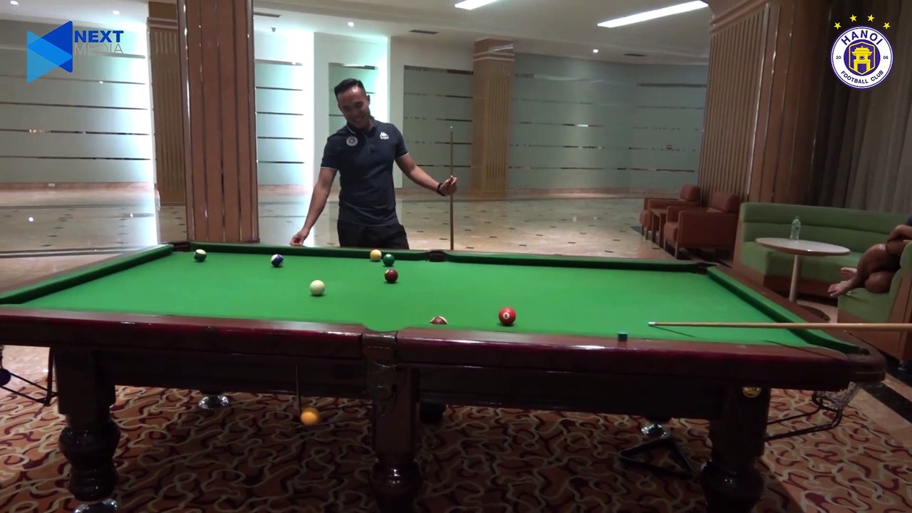 Đức Huy, Duy Mạnh và đồng đội trổ tài bắn bi-a cực nhí nhổ | HANOI FC