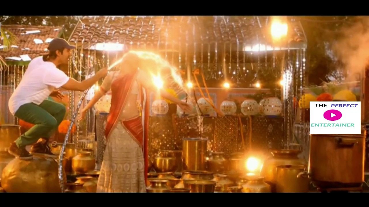 Film beauty Kajal Aggarwal enjoying with water looking sensuous and hot in saree and showing her hot navel and belly that is too  hot