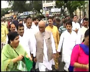 दिग्विजय सिंह ने लगवाया ऊषा ठाकुर से जय जय सियाराम का नारा