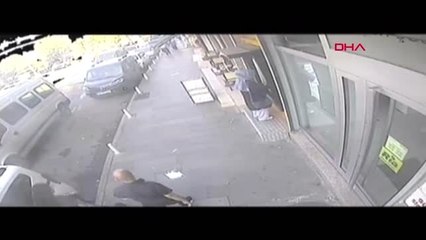 Esenyurt'ta eski eşini öldürdüğü iddia edilen sanık ve oğlu hakim karşısında