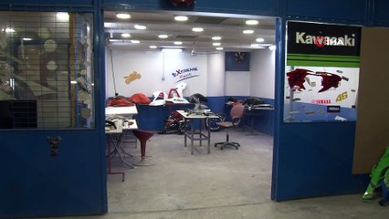 Dilendiği iş merkezinde cep telefonunu böyle çaldı