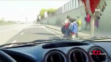 4 çocuğunu okula her gün böyle götürüyor