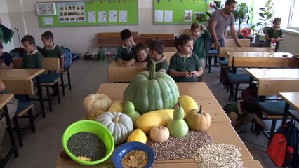 Öğrencilerden 42 kiloluk bal kabağı