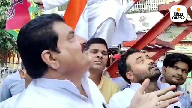 સપા નેતાનો ઢોંગ, બાપૂની પ્રતિમા પાસે ધ્રુસકે-ધ્રુસકે રડીને બોલ્યા ‘તમે ક્યાં જતા રહ્યા બાપૂ’