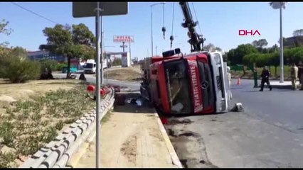 Silivri'de itfaiye aracı devrildi 3 yaralı