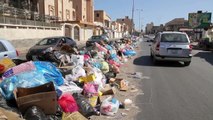 العاصمة الليبية تتحول الى مكب نفايات مع استمرار المعارك عند أطرافها