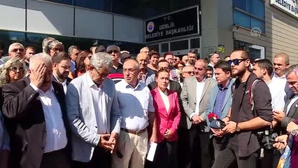 Belediye binasında başkan yardımcısının rehin alınması