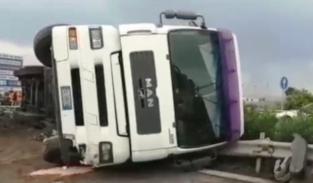 Catania - Tir si ribalta in Tangenziale (03.10.19)