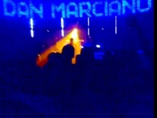 Yahel @ Queen 28 - Falling