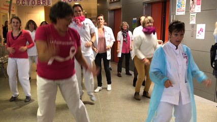 À l’hôpital, on danse la Macarena pour Octobre rose