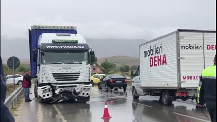 Ora News - Korçë, trajleri përplas "Benzin", një i vdekur