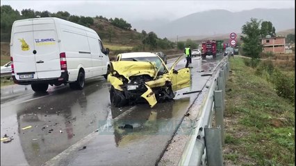 Makina merret përpara nga trajleri, vdes shoferi - Lajme - Vizion Plus