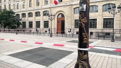 مقتل 4 من ضابط شرطة  في عملية طعن بسكين داخل المقر الرئيسي للشرطة بباريس