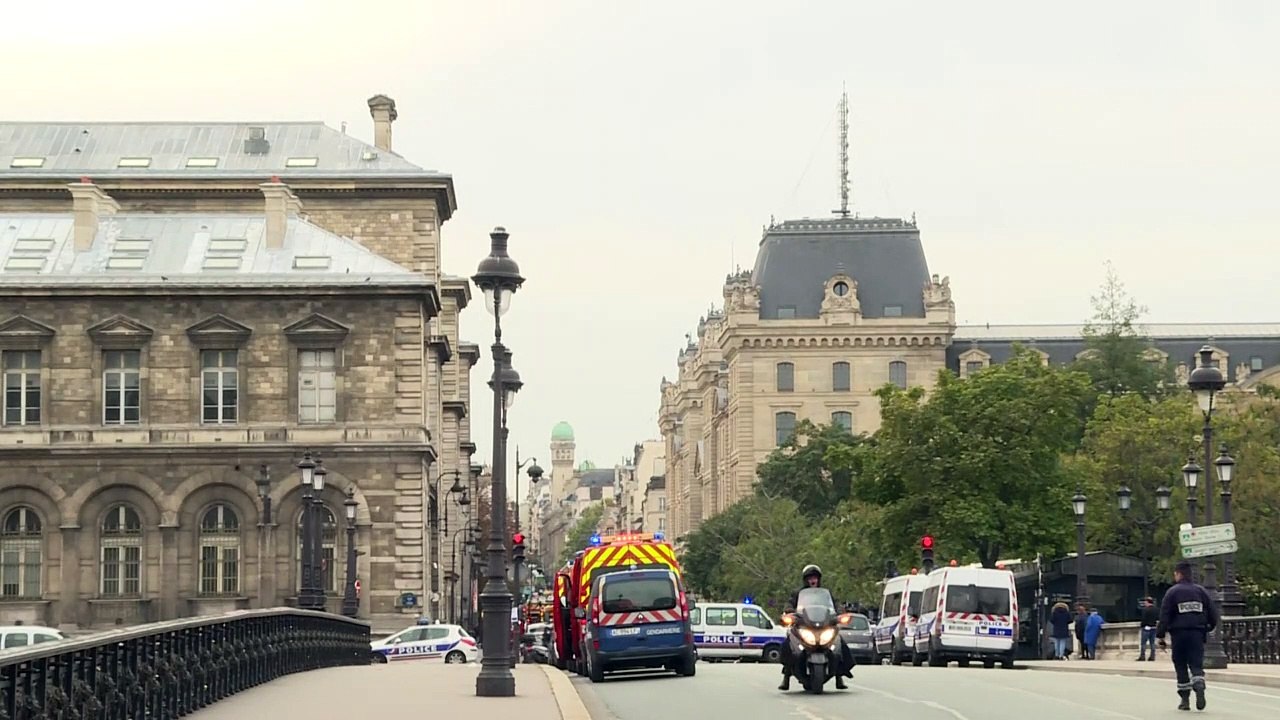 Paris: Messerangreifer tötet vier Polizisten in Polizei-Präfektur