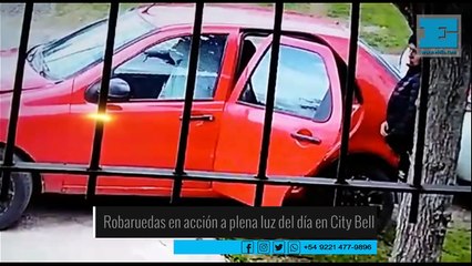 Robaruedas en acción a plena luz del día en City Bell