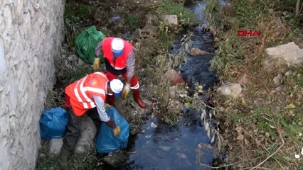Van yükümlüler, van gölü'ne dökülen derelerde temizlik yaptı