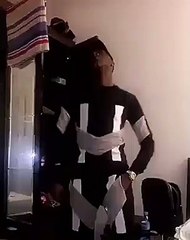 Puissant ! MHD est de retour ! Il nous bluffe juste avec quelques pas de danse... Un sans-faute !