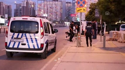 Otomatik tabancayla havaya ateş eden zanlılar kaçtı
