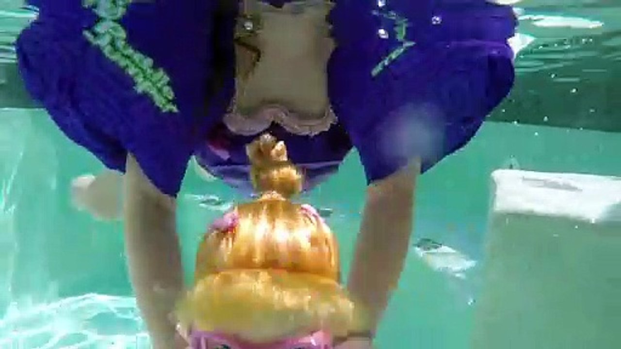 Brincando na Água com minha Bebê