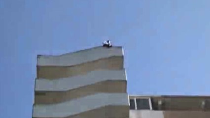 옥상에서 극단적 소동 40대男...1시간 만에 구조 / YTN