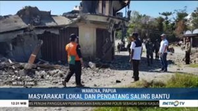 Warga Bersihkan Lokasi Bekas Kerusuhan Wamena