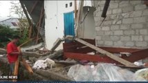 Korban Gempa Ambon Mengais Puing Bangunan untuk Membangun Pengungsian