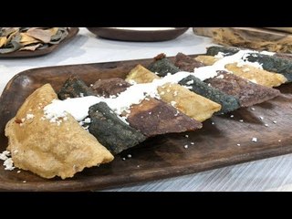 ¡La chef Ingrid Ramos prepara unas tradicionales quesadillas de queso! | Sale el Sol