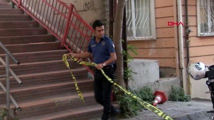 Polis tabancasını temizlerken kazayla meslektaşını vurdu