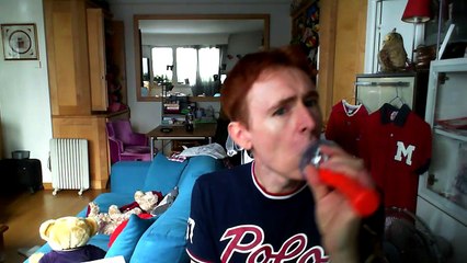 Wiwi égratigne "on prend des notes" de Léa Paci